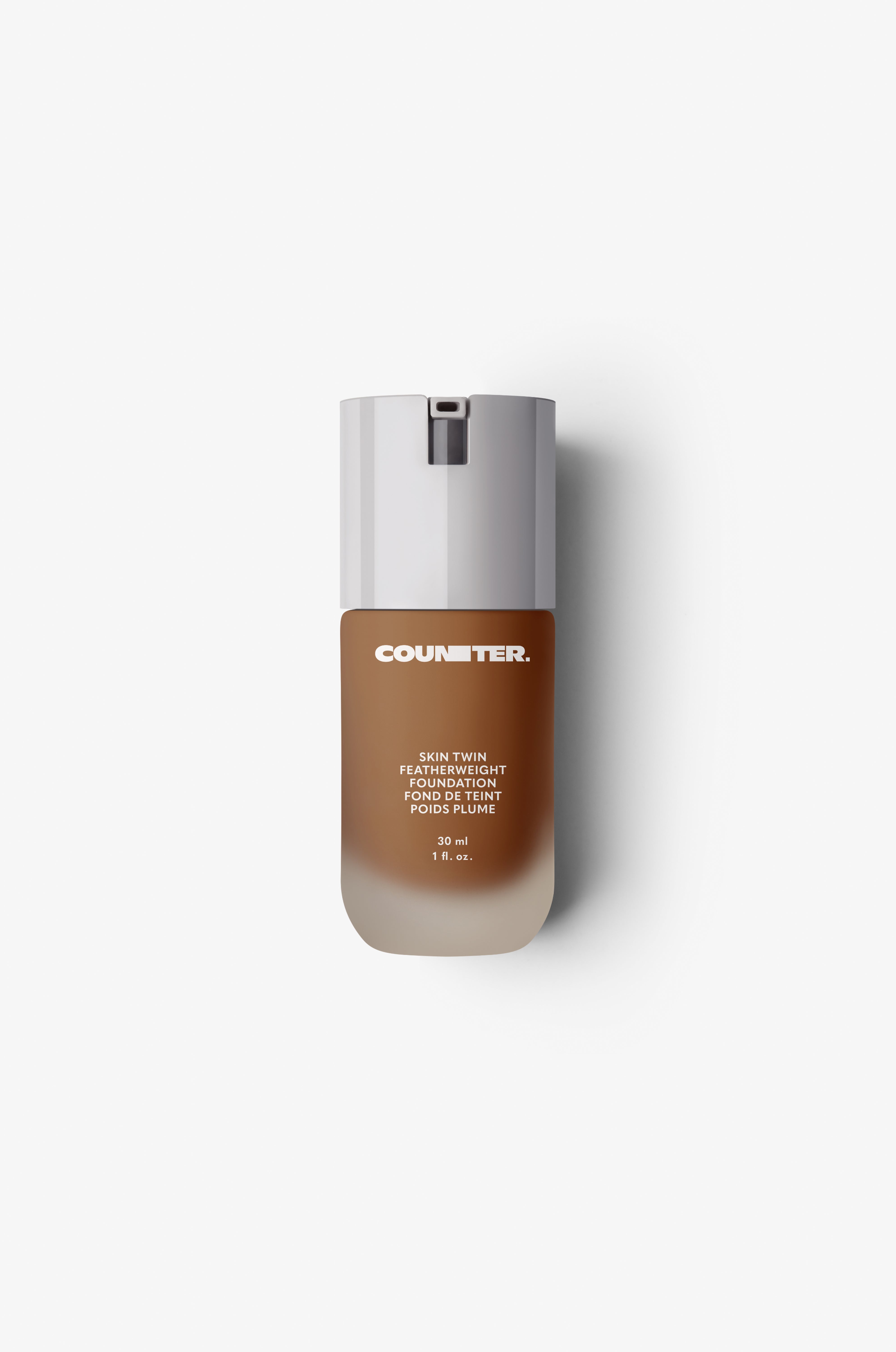 Displays the glass bottle and white lid with foundation shade 550.