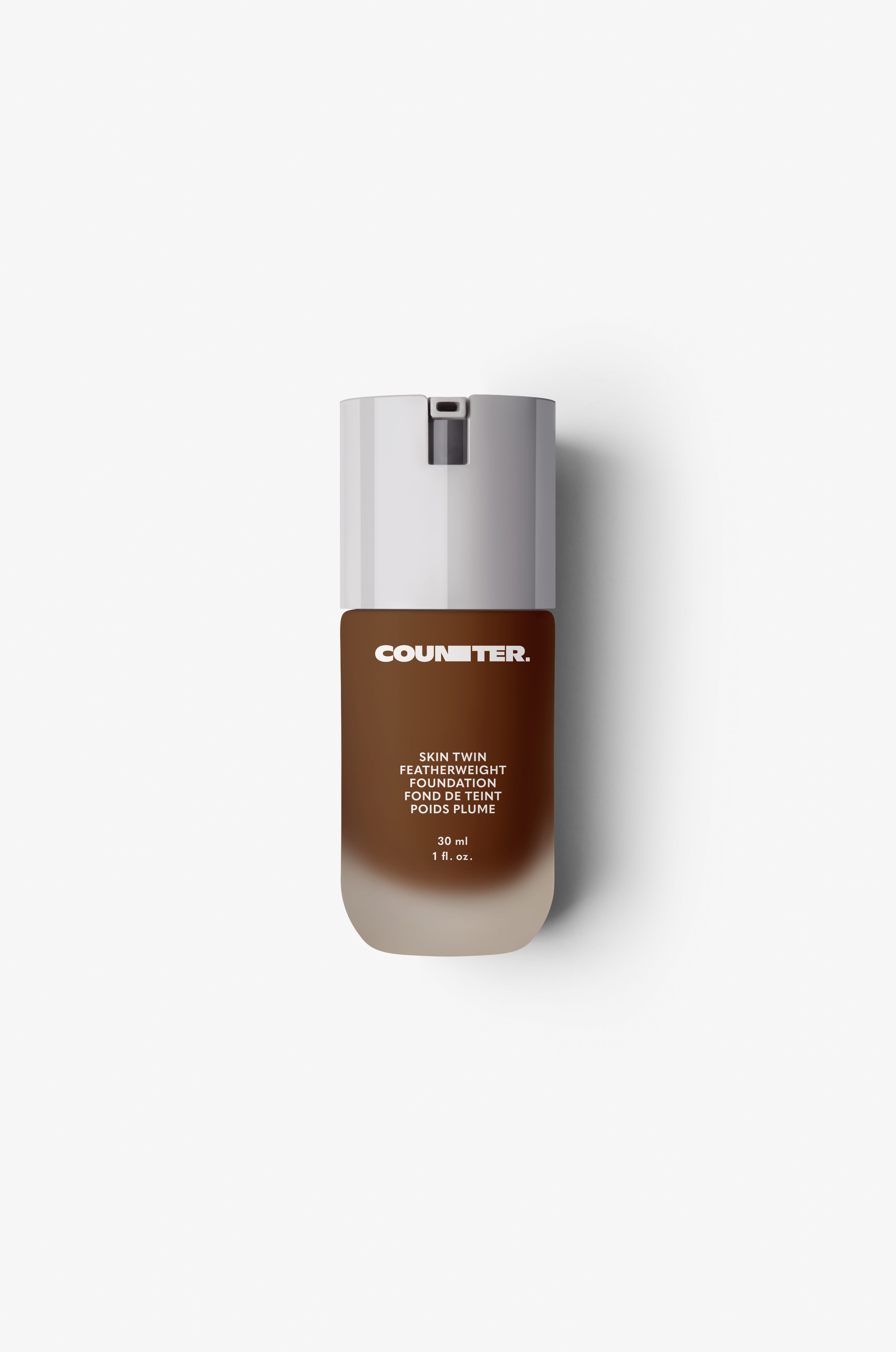 Displays the glass bottle and white lid with foundation shade 560.