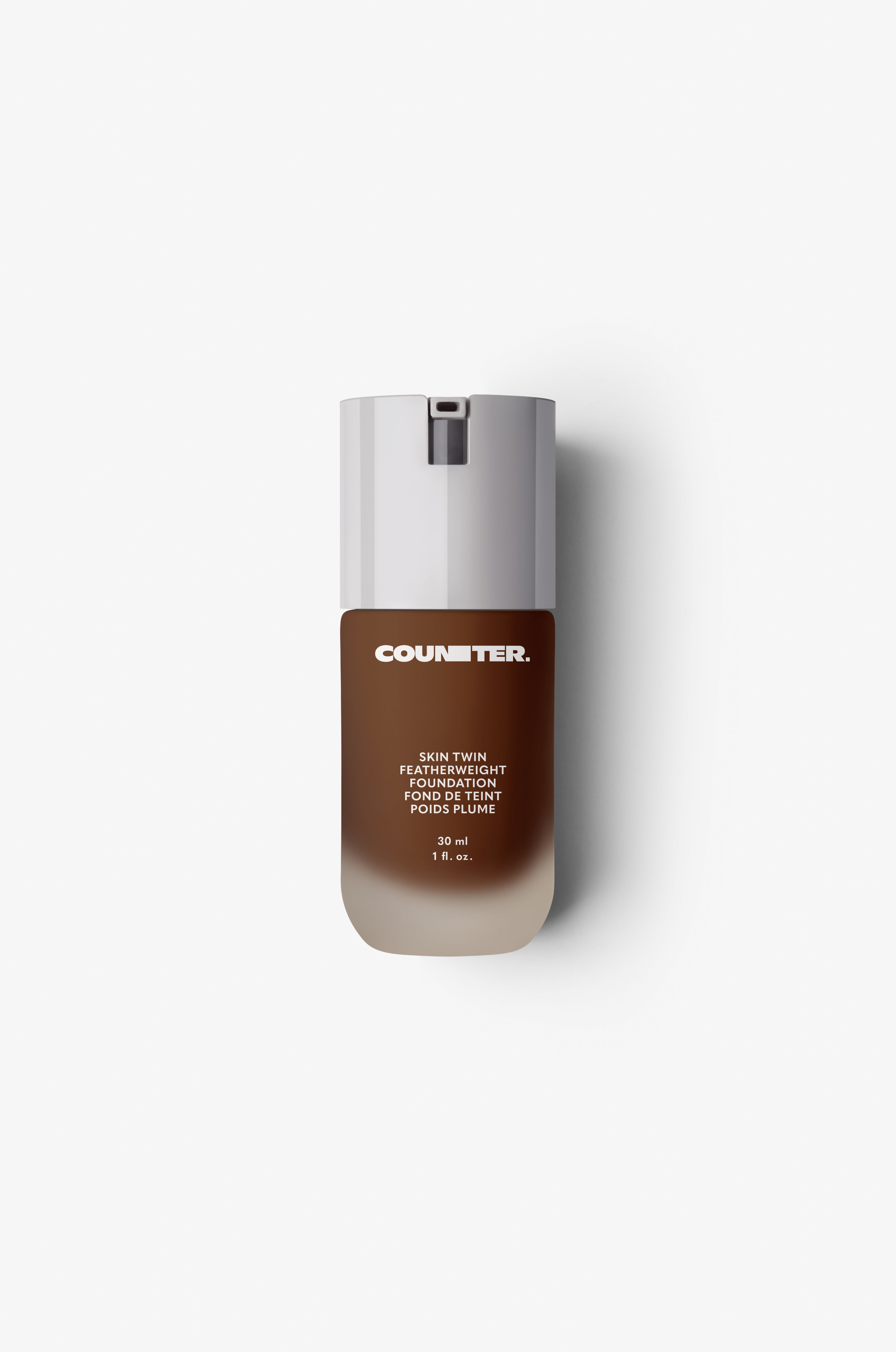 Displays the glass bottle and white lid with foundation shade 570.