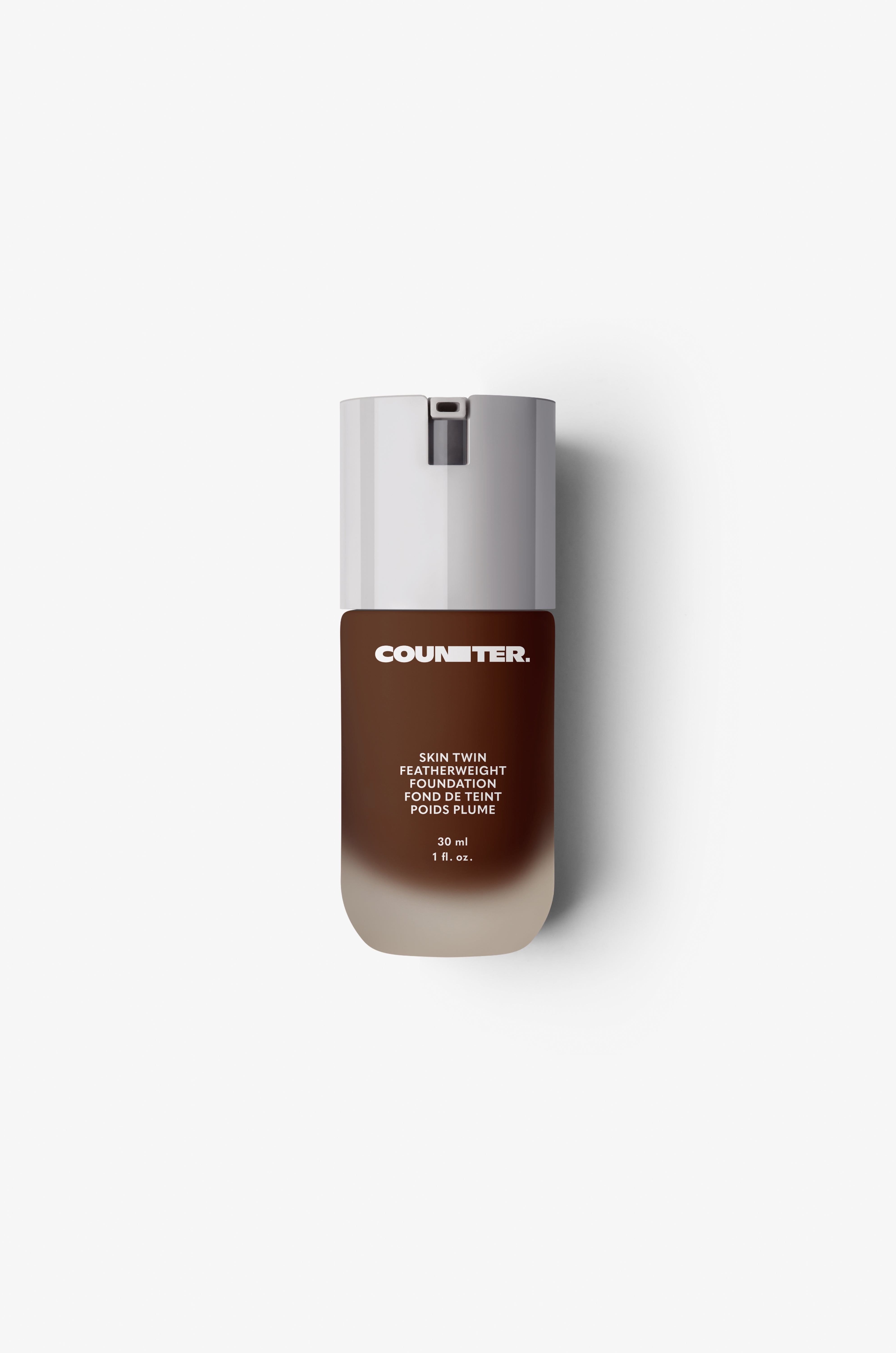 Displays the glass bottle and white lid with foundation shade 620.