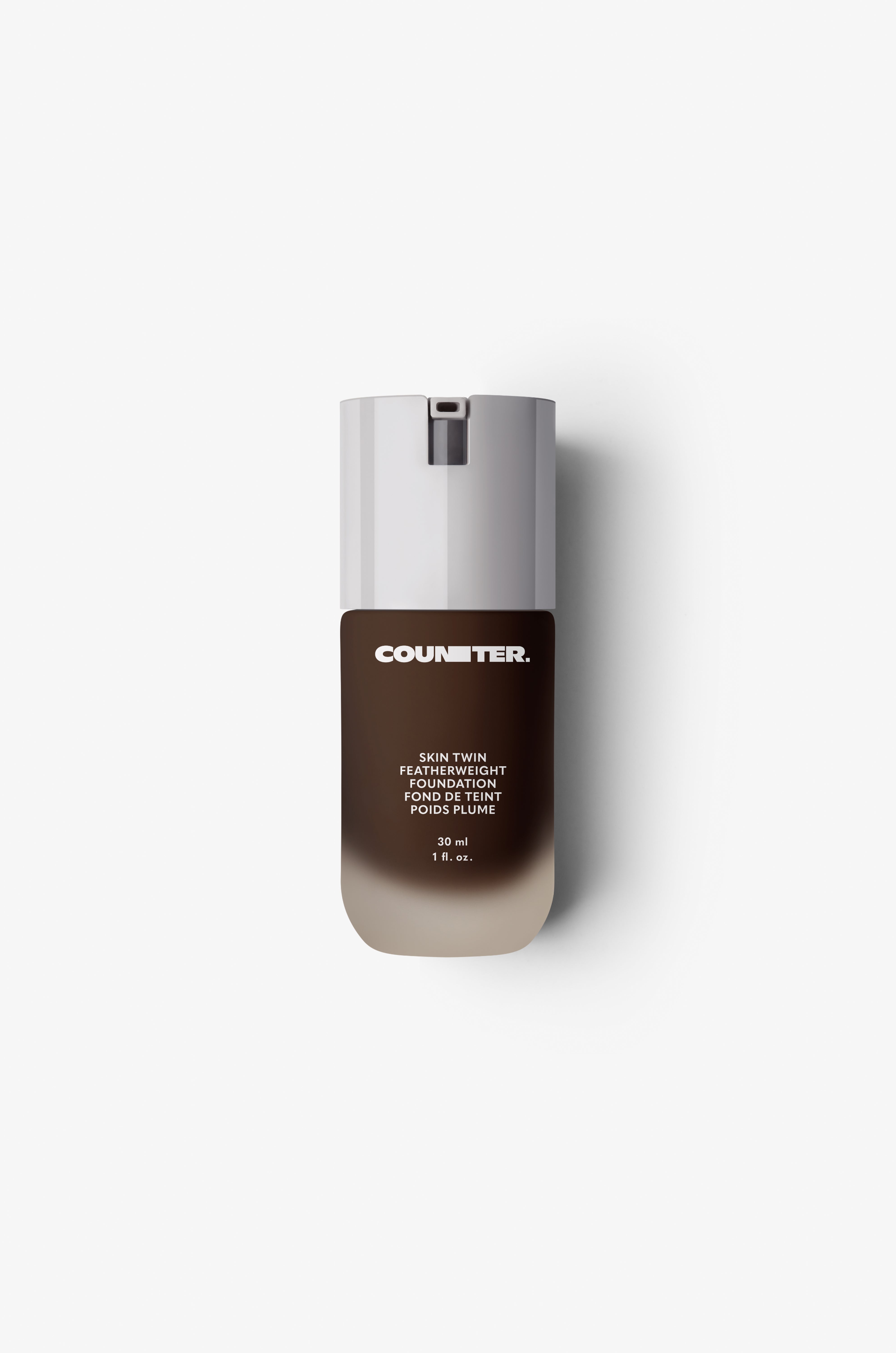 Displays the glass bottle and white lid with foundation shade 650.